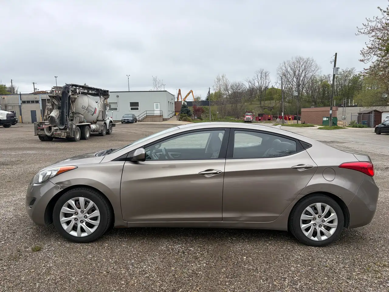 Hyundai ELANTRA photo Hyundai ELANTRA