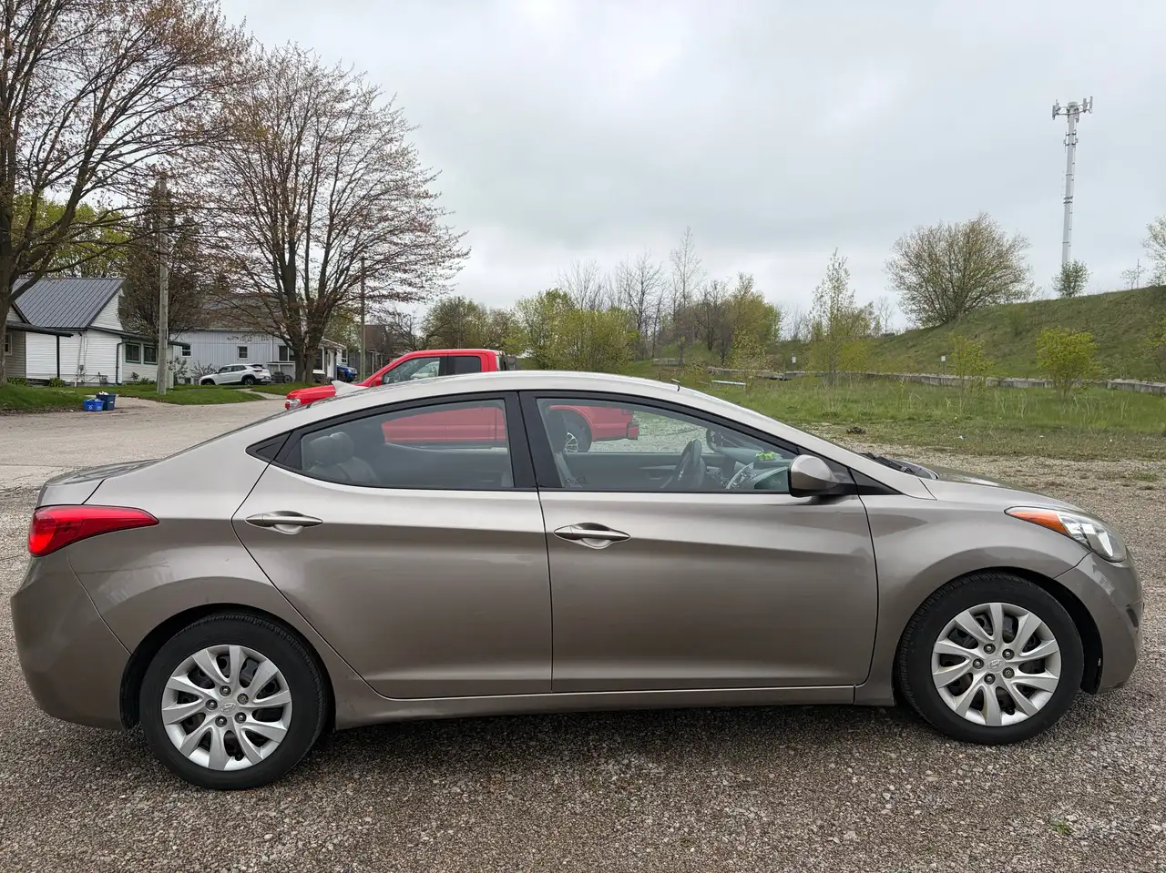 Hyundai ELANTRA photo Hyundai ELANTRA