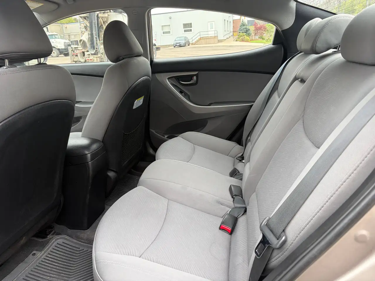 Hyundai ELANTRA photo Hyundai ELANTRA