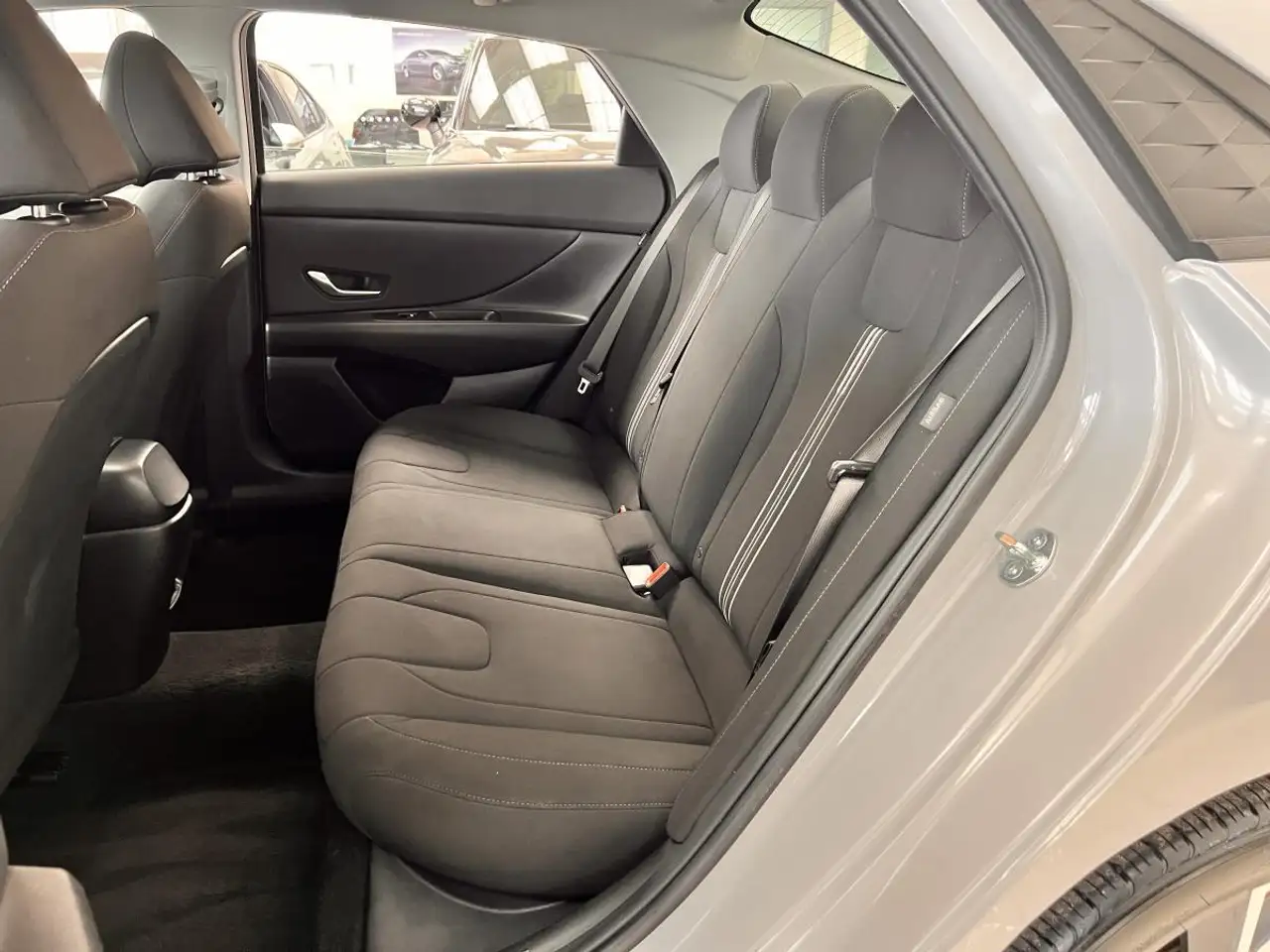 Hyundai ELANTRA photo Hyundai ELANTRA