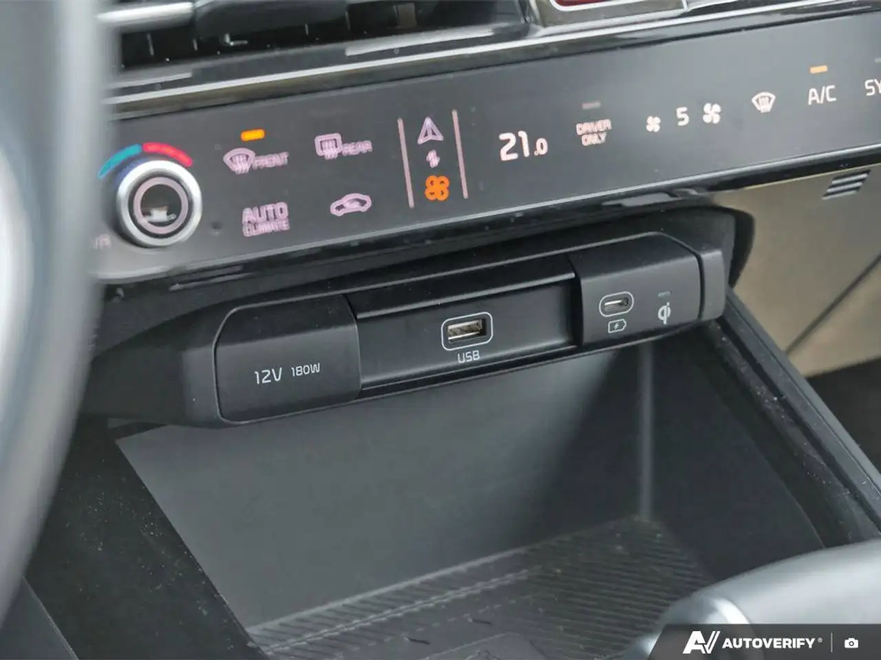 Kia Niro снимка Kia Niro