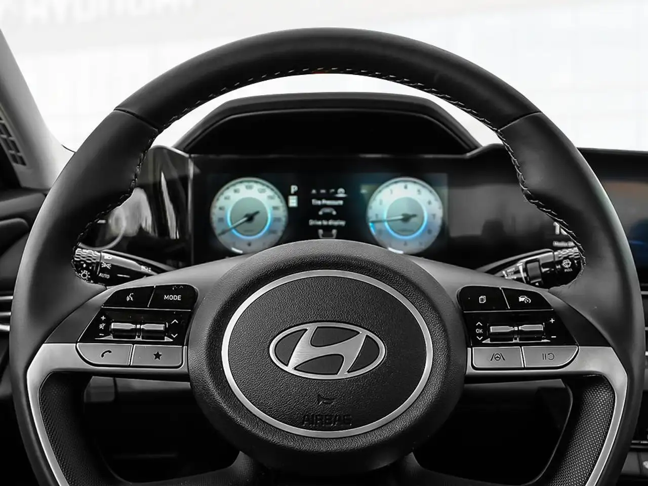 Hyundai ELANTRA photo Hyundai ELANTRA