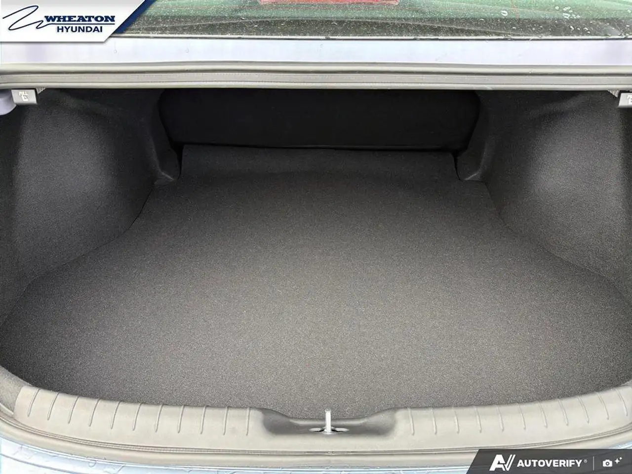 Hyundai ELANTRA photo Hyundai ELANTRA