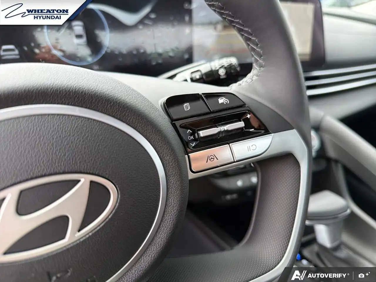 Hyundai ELANTRA photo Hyundai ELANTRA