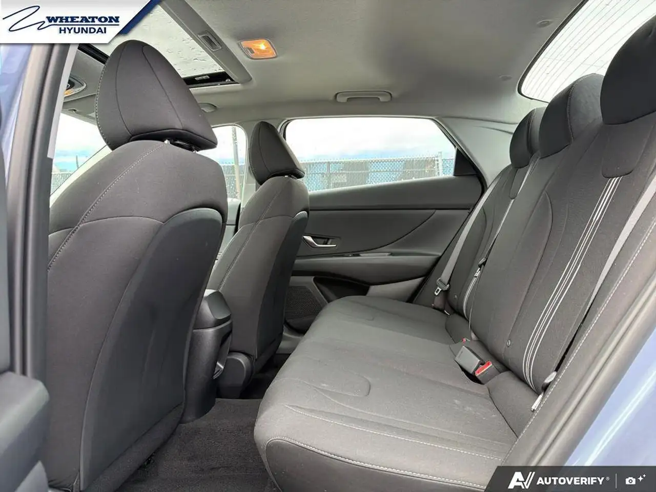 Hyundai ELANTRA photo Hyundai ELANTRA