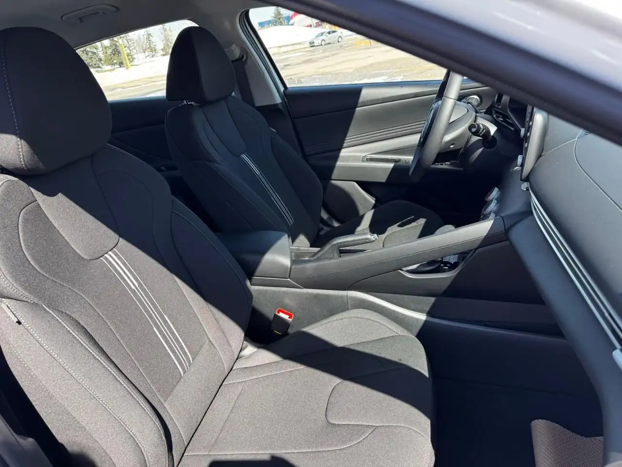 Hyundai ELANTRA photo Hyundai ELANTRA