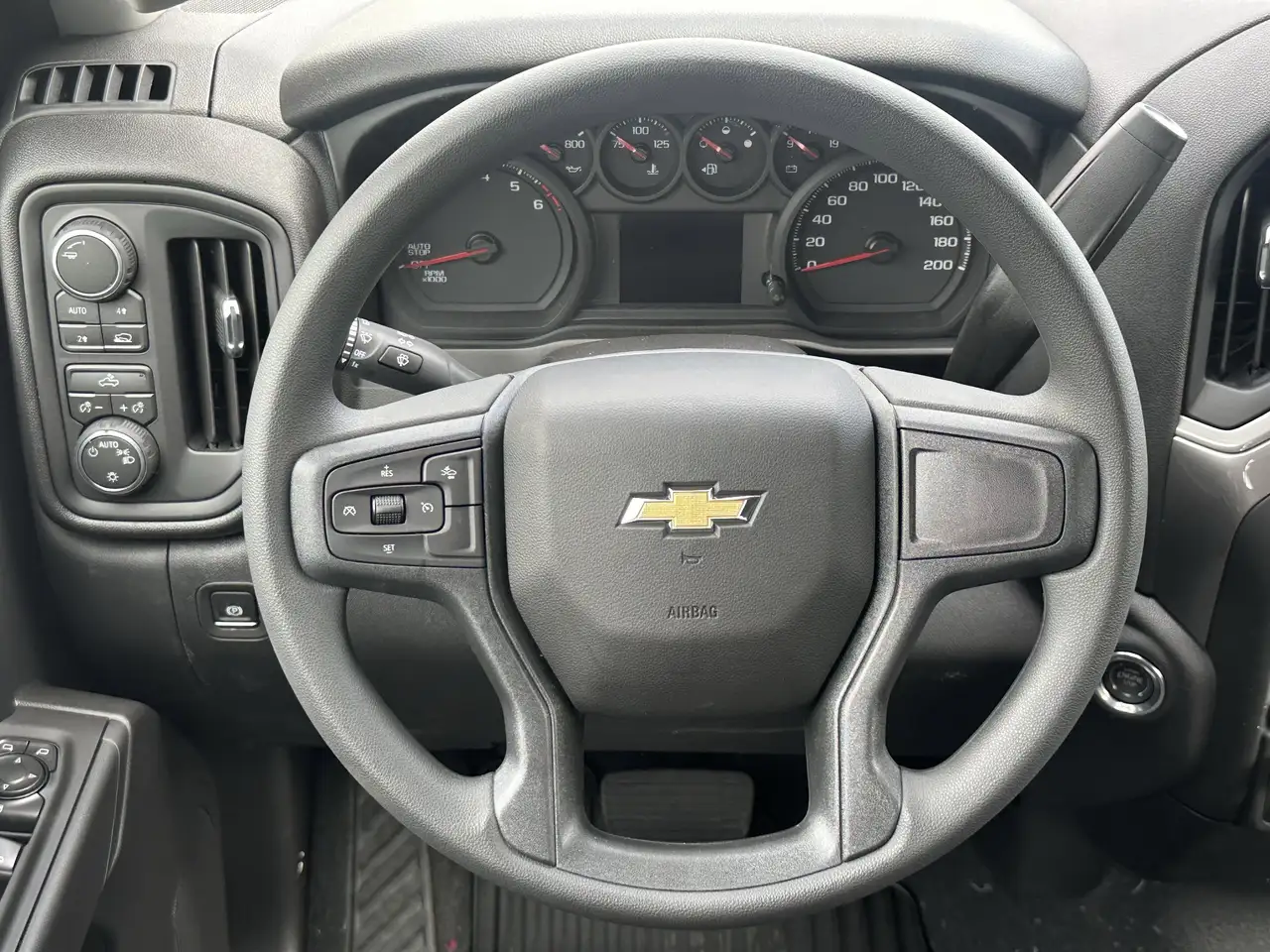 Chevrolet Silverado 1500 снимка Chevrolet Silverado 1500