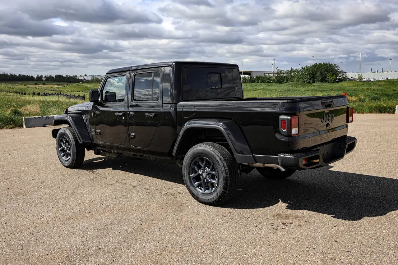 Jeep Gladiator photo Jeep Gladiator