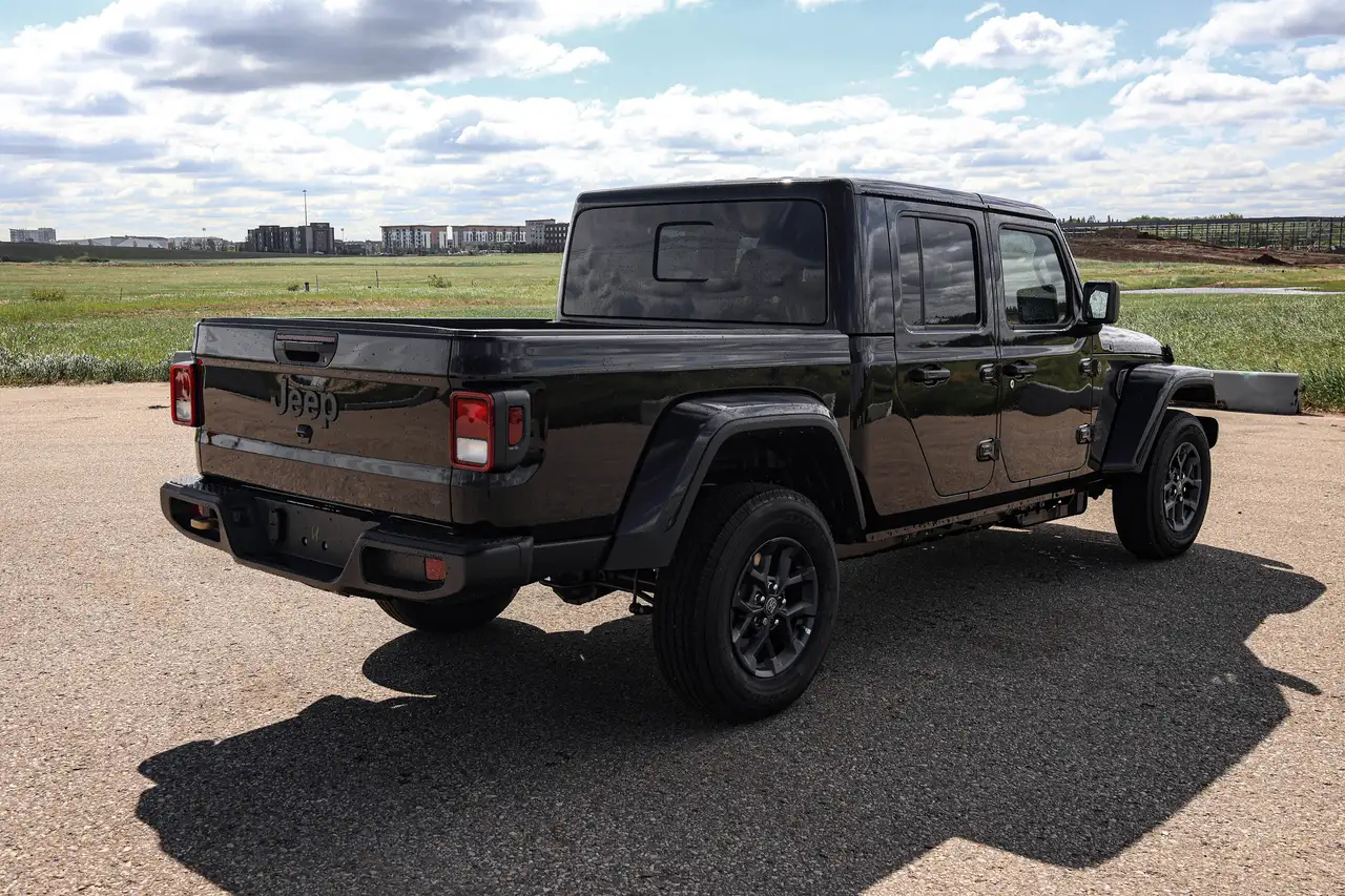 Jeep Gladiator photo Jeep Gladiator