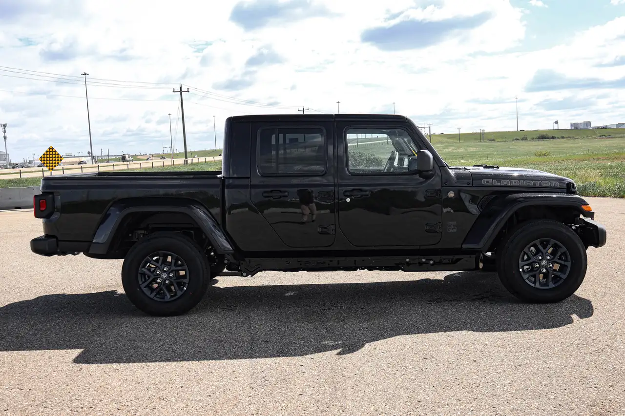 Jeep Gladiator photo Jeep Gladiator