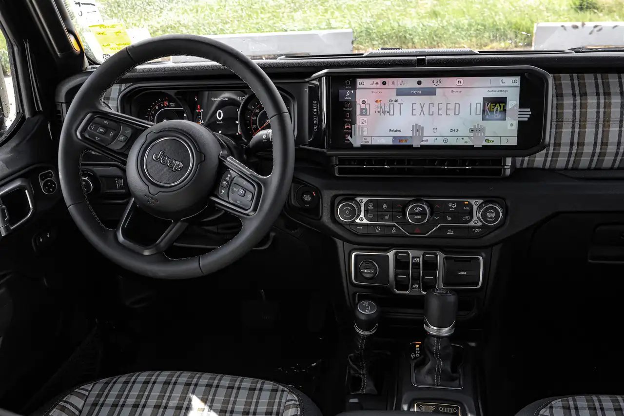 Jeep Gladiator photo Jeep Gladiator