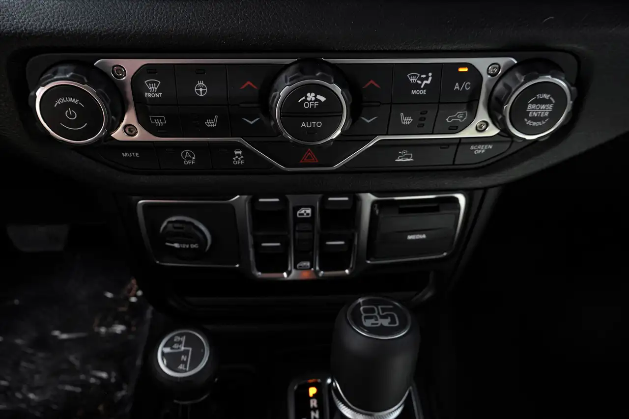 Jeep Gladiator photo Jeep Gladiator