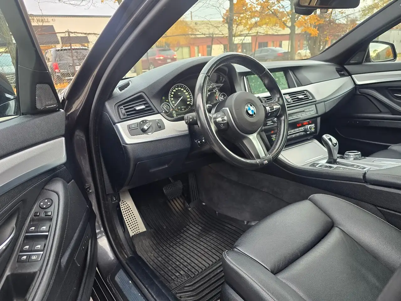 BMW 5 Series photo BMW 5 Series