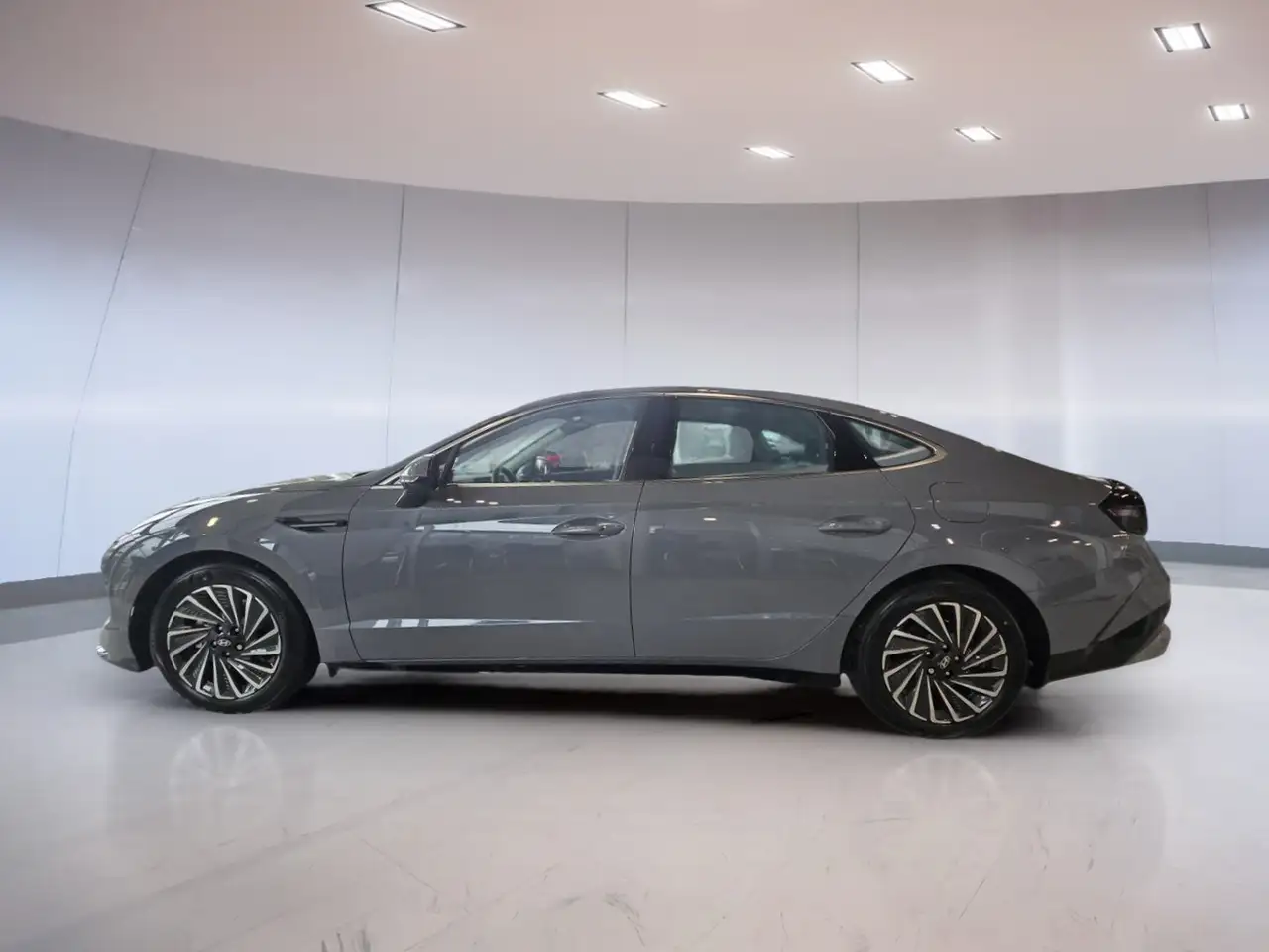 Hyundai SONATA снимка Hyundai SONATA