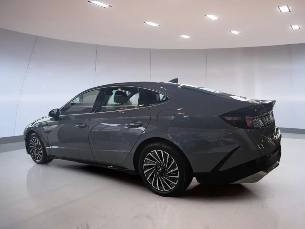 Hyundai SONATA снимка Hyundai SONATA