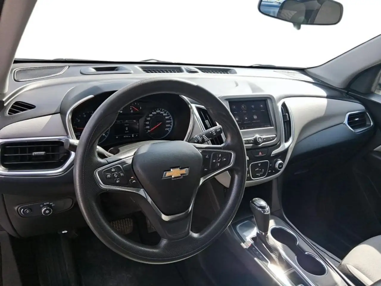 Chevrolet Equinox снимка Chevrolet Equinox