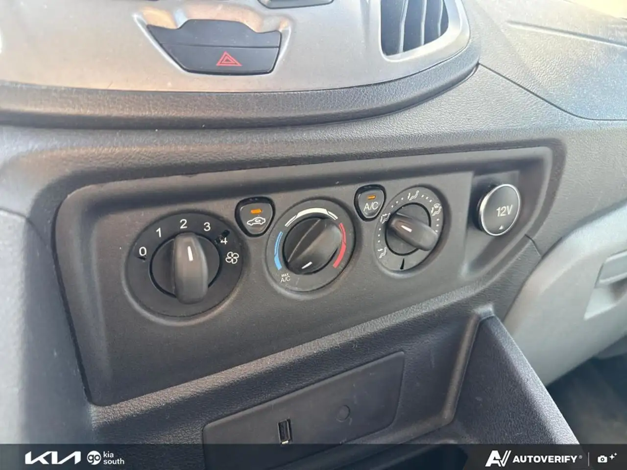 Ford Transit Passenger Wagon снимка Ford Transit Passenger Wagon