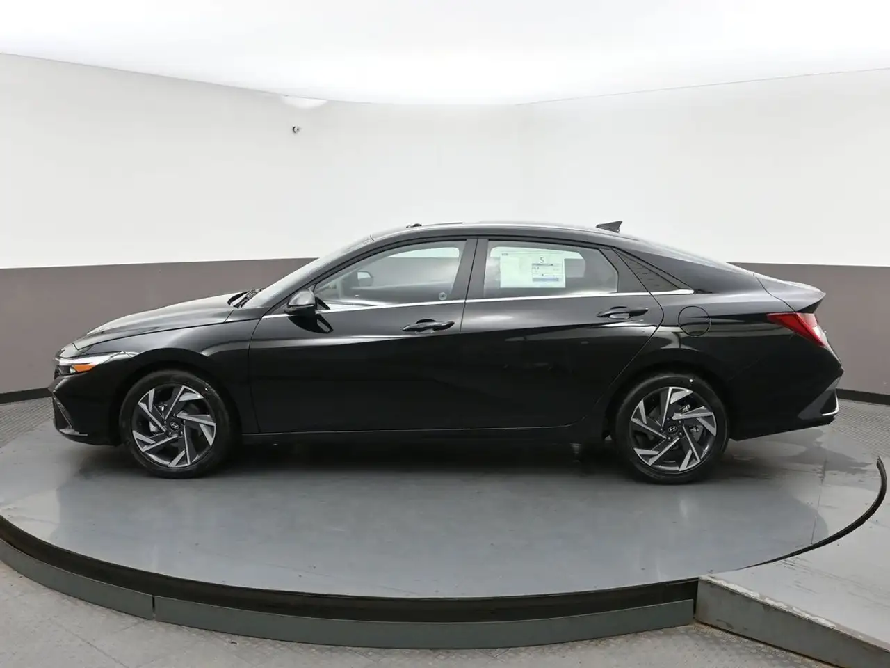 Hyundai ELANTRA снимка Hyundai ELANTRA