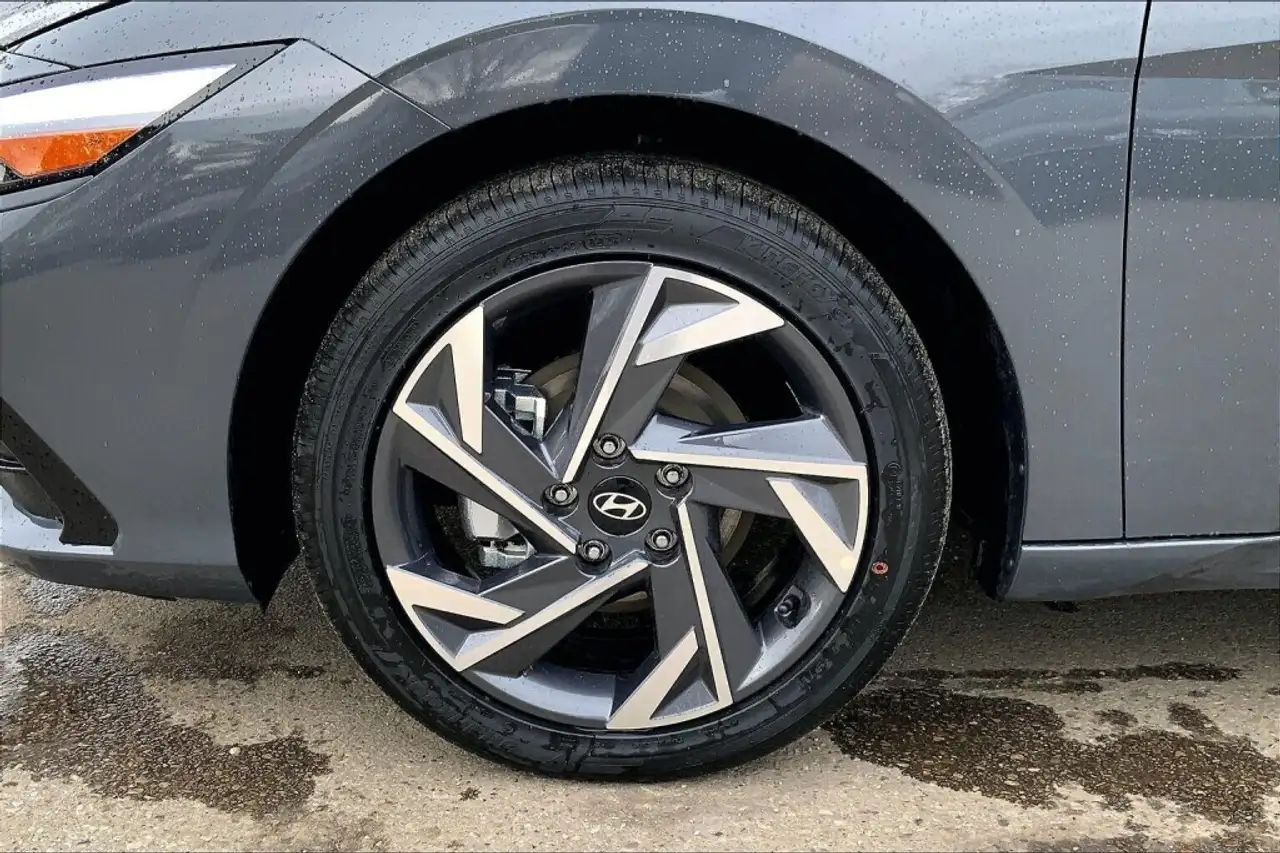 Hyundai ELANTRA снимка Hyundai ELANTRA