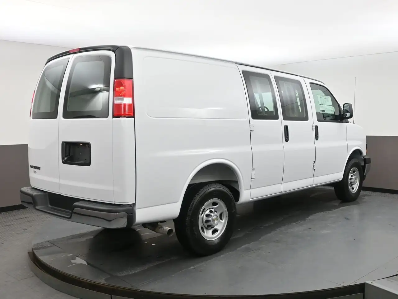 Chevrolet Express 2500 снимка Chevrolet Express 2500