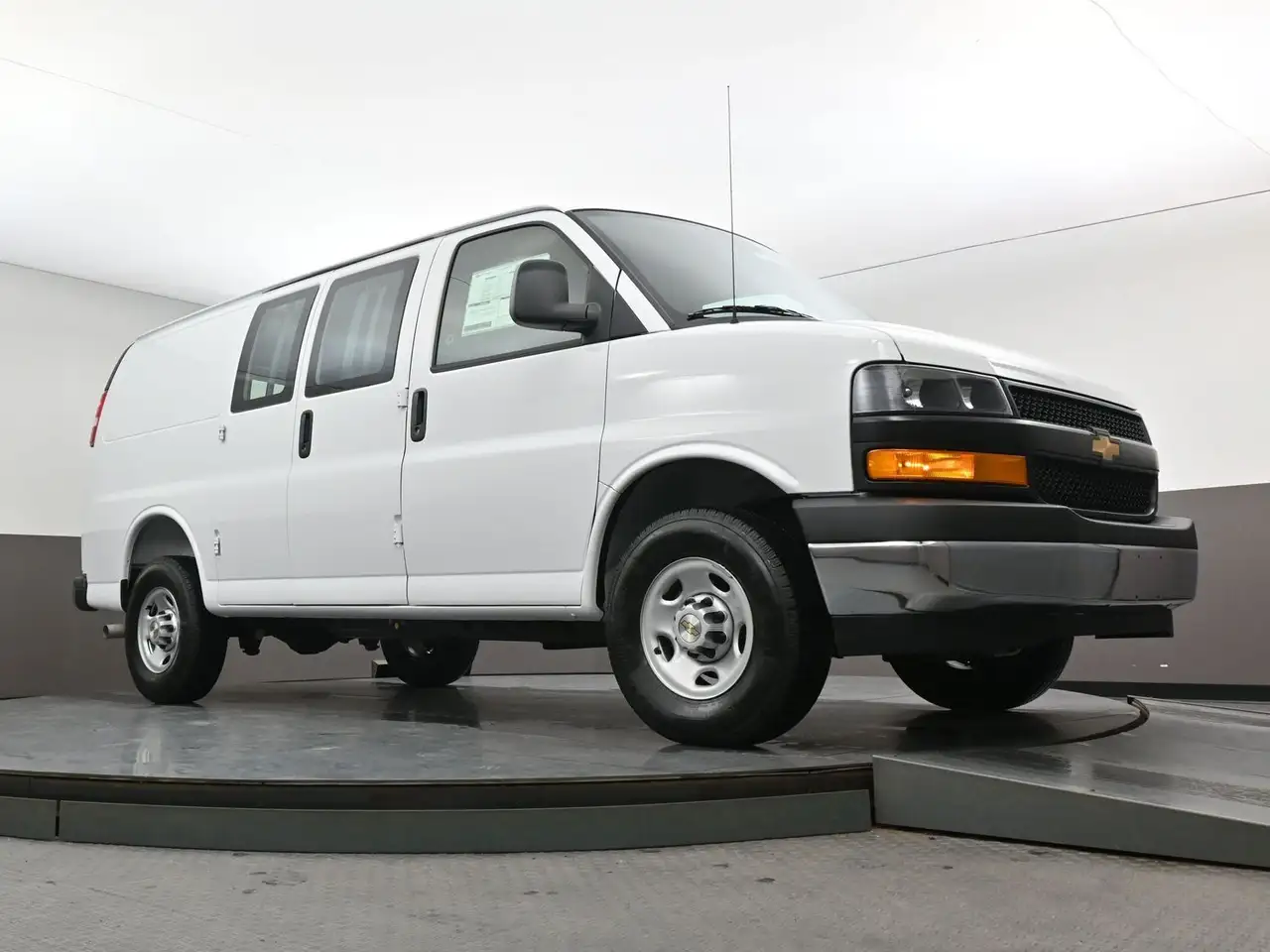 Chevrolet Express 2500 снимка Chevrolet Express 2500