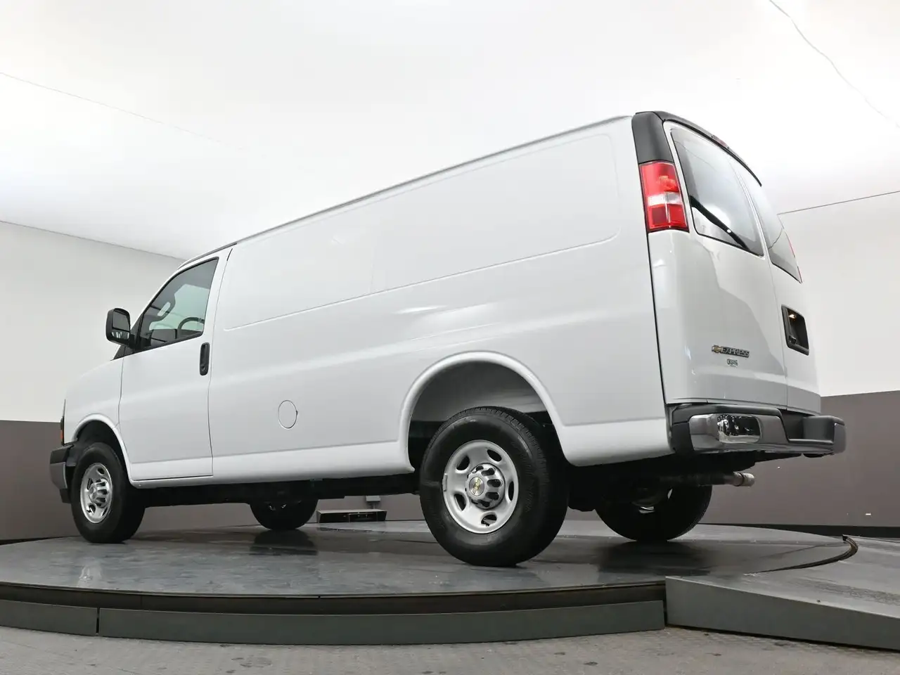 Chevrolet Express 2500 снимка Chevrolet Express 2500