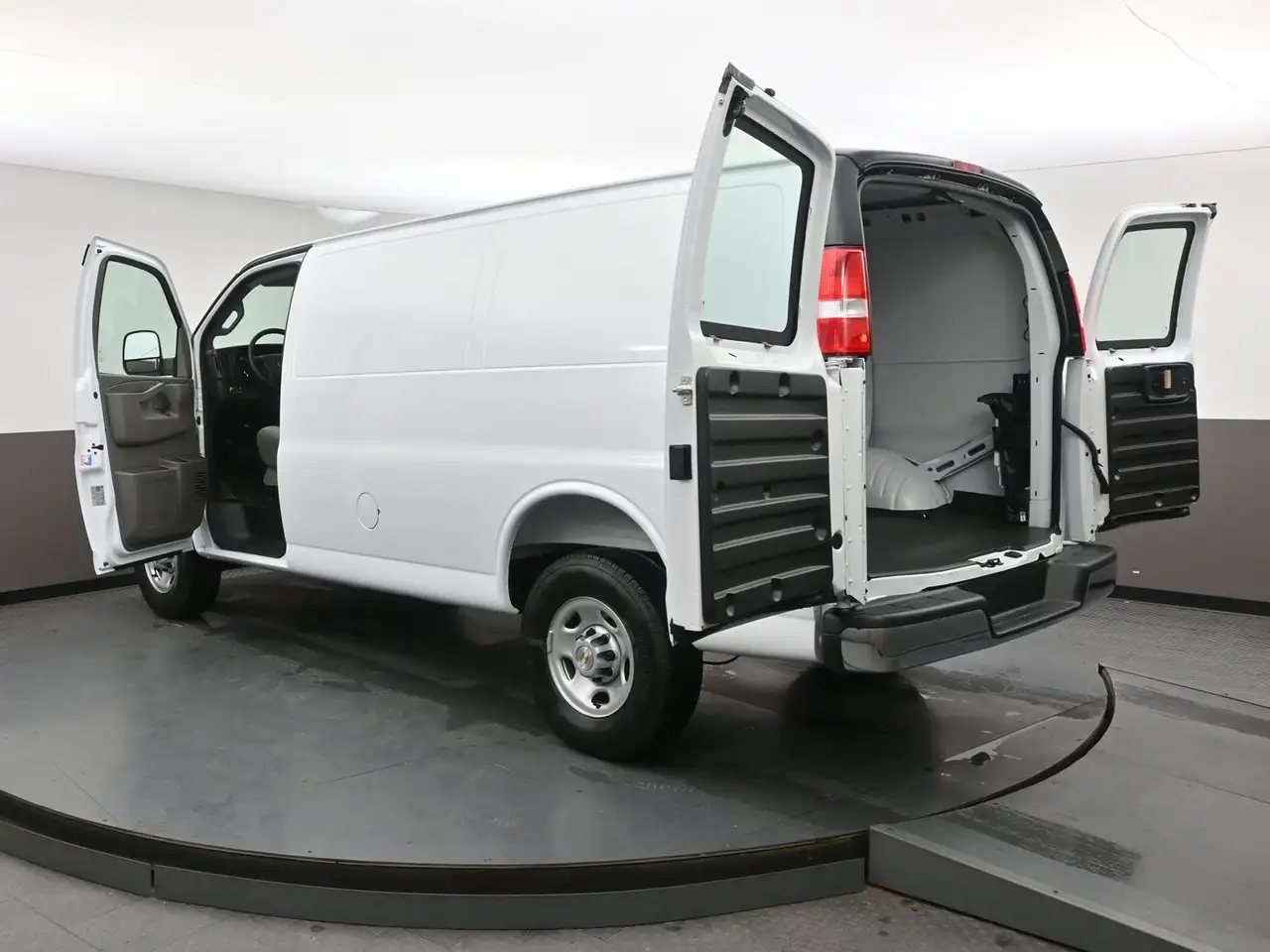 Chevrolet Express 2500 снимка Chevrolet Express 2500