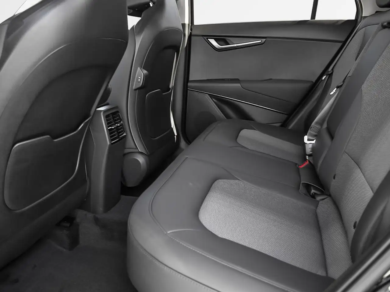 Kia Niro снимка Kia Niro