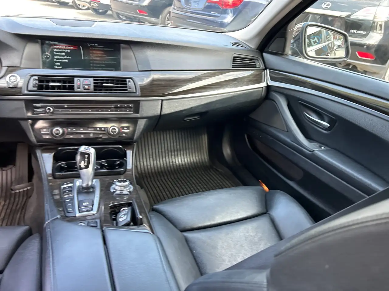 BMW 5 Series снимка BMW 5 Series