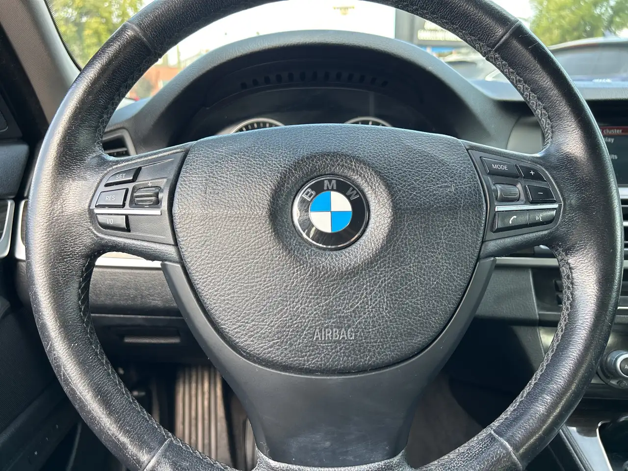 BMW 5 Series снимка BMW 5 Series