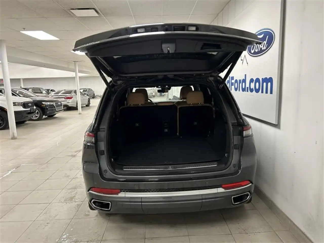 Jeep Grand Cherokee снимка Jeep Grand Cherokee