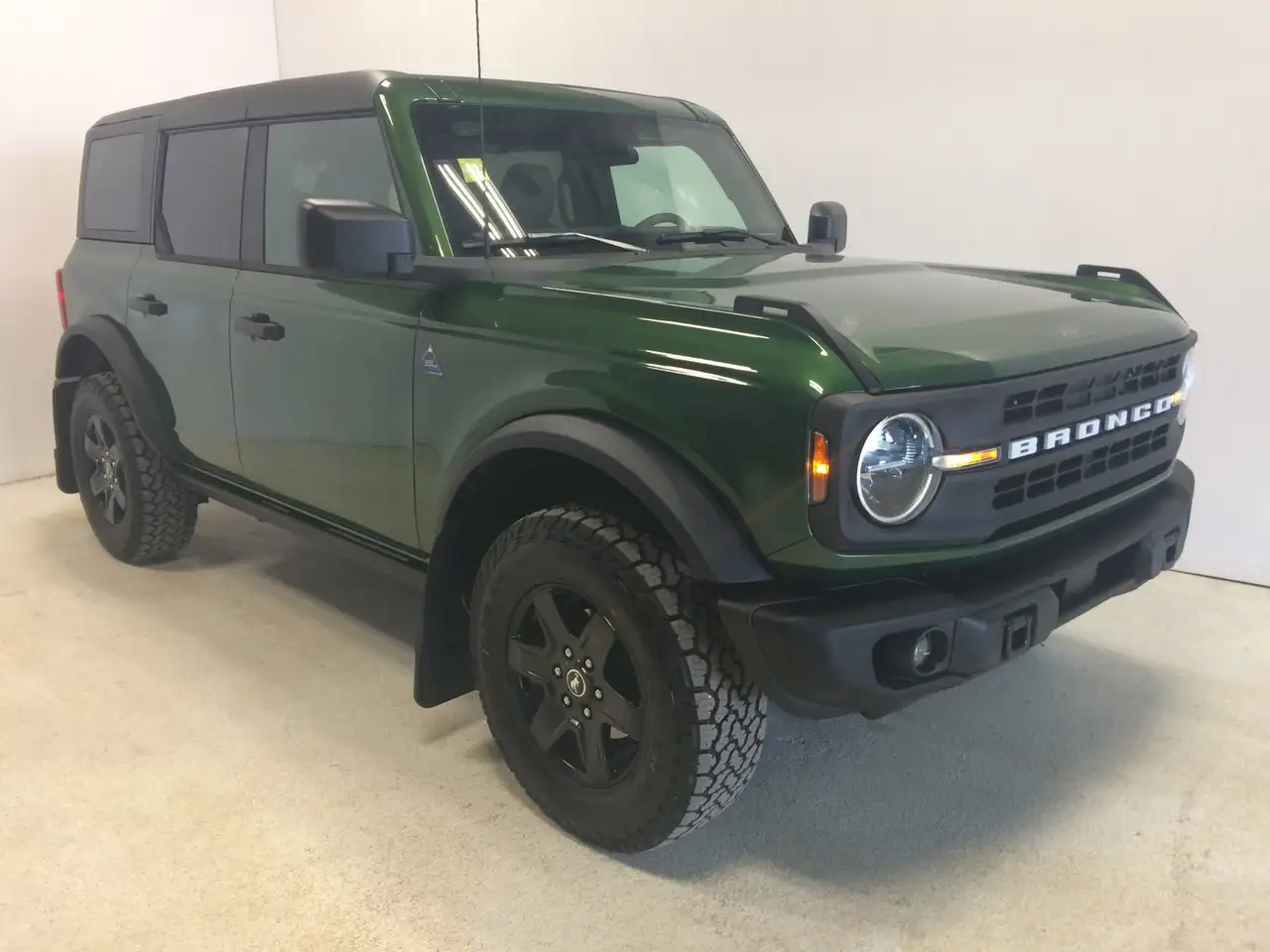 Ford Bronco photo Ford Bronco