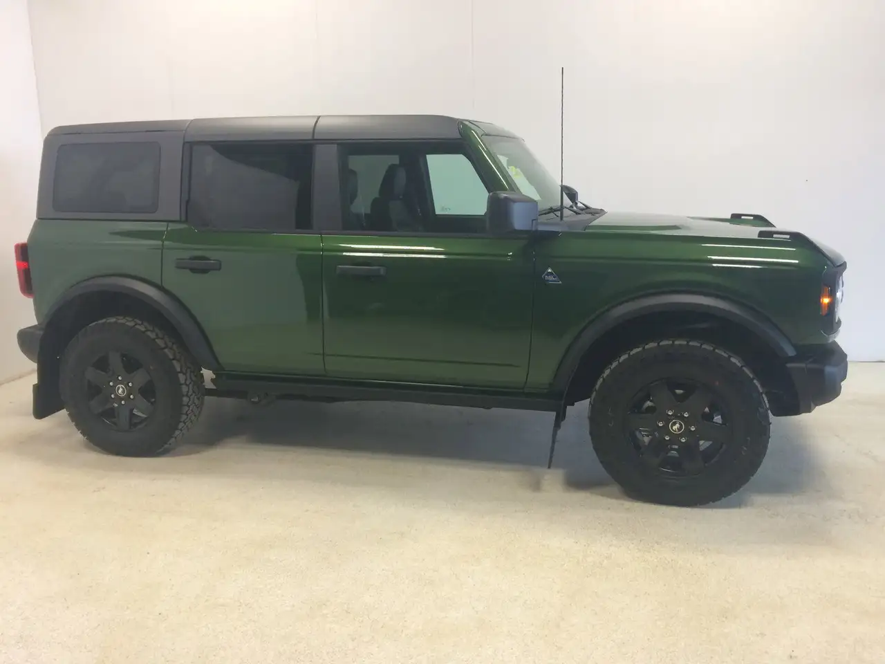 Ford Bronco photo Ford Bronco