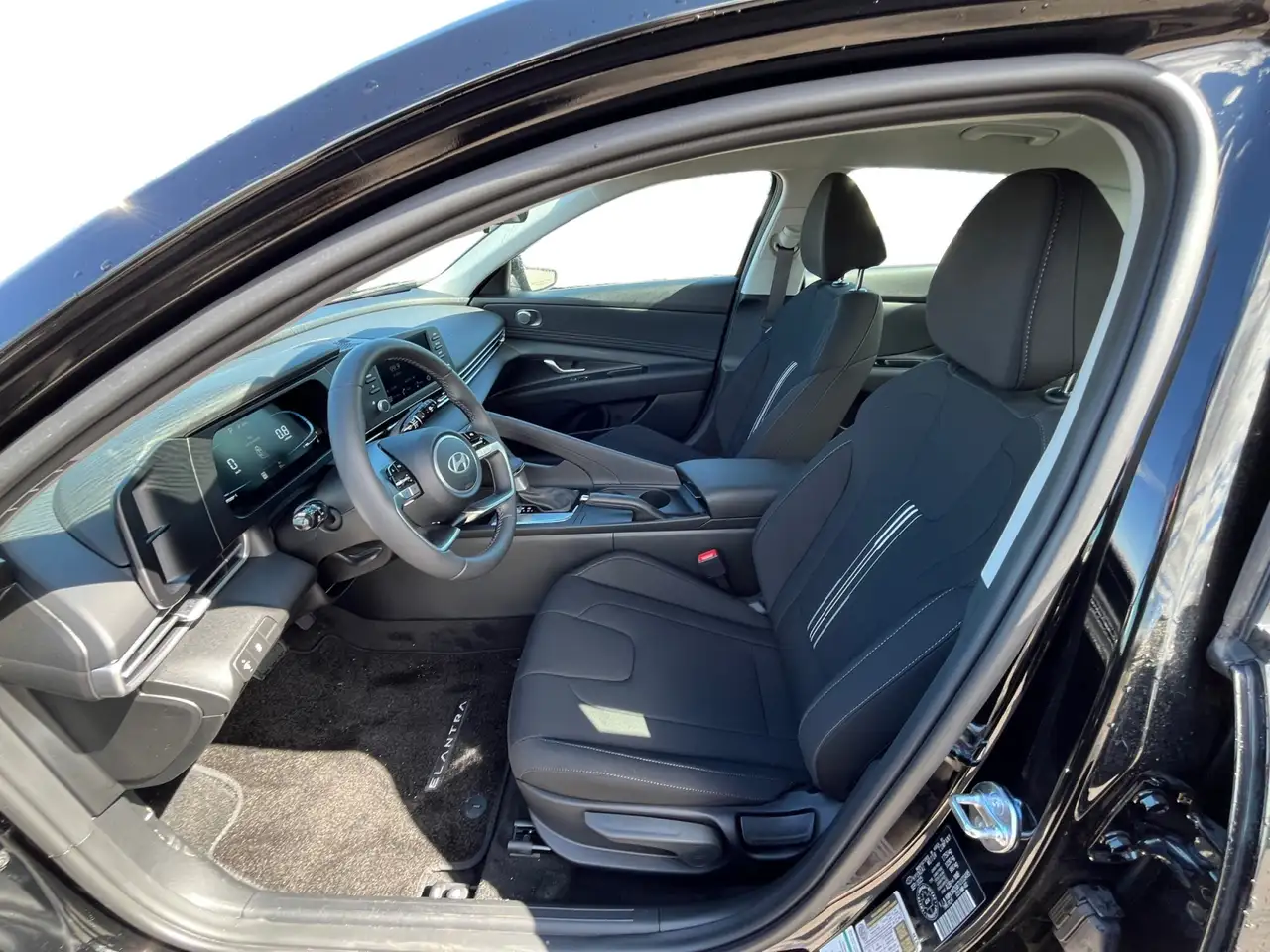 Hyundai ELANTRA снимка Hyundai ELANTRA