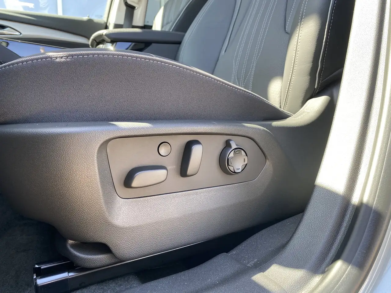 Buick Envision photo Buick Envision