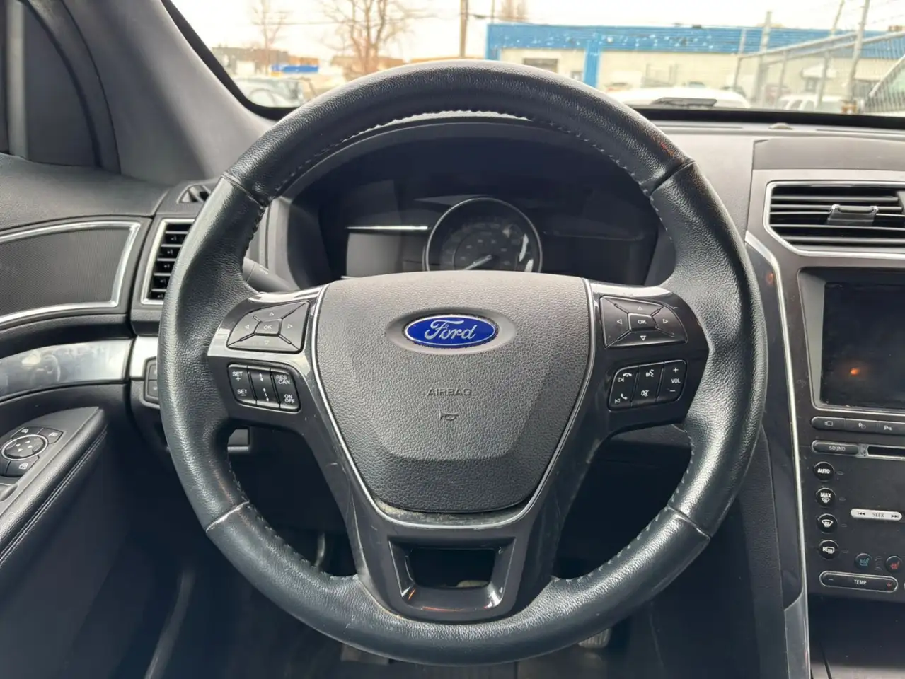 Ford Explorer photo Ford Explorer