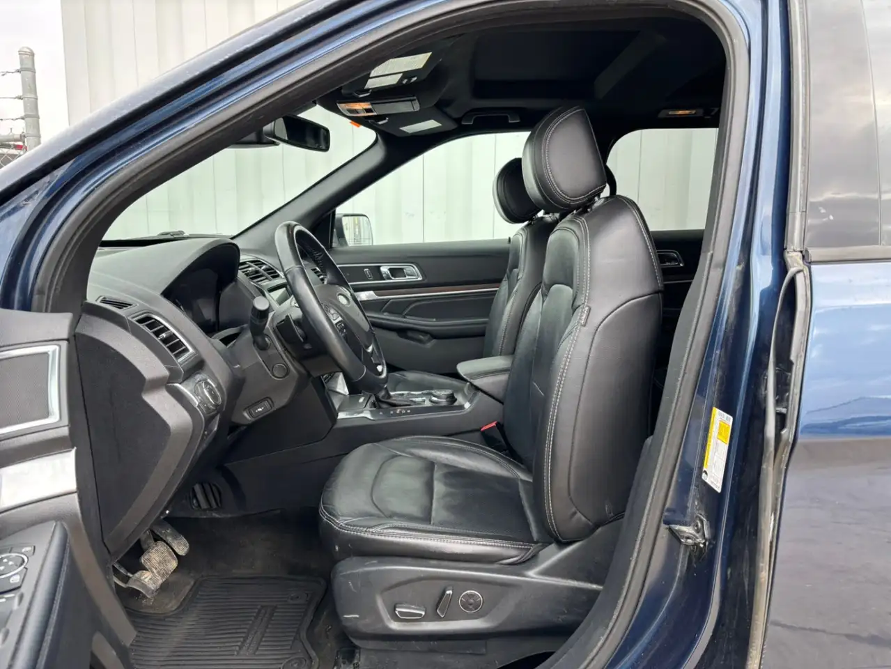 Ford Explorer photo Ford Explorer