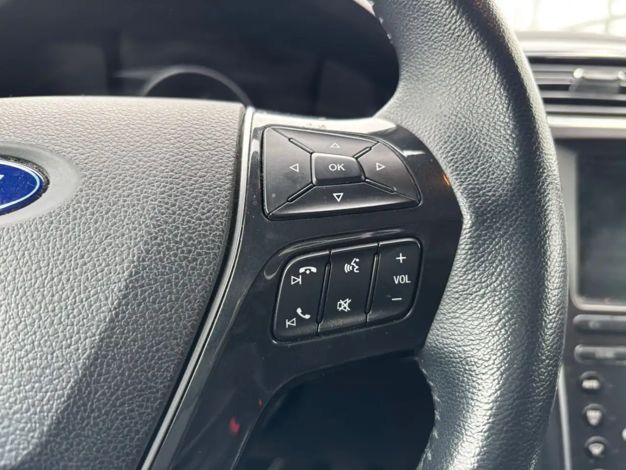 Ford Explorer photo Ford Explorer