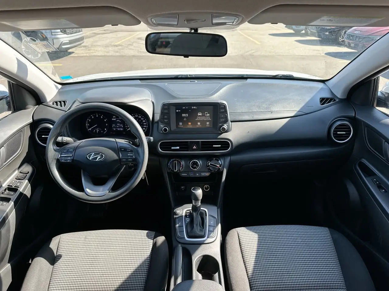 Hyundai KONA снимка Hyundai KONA