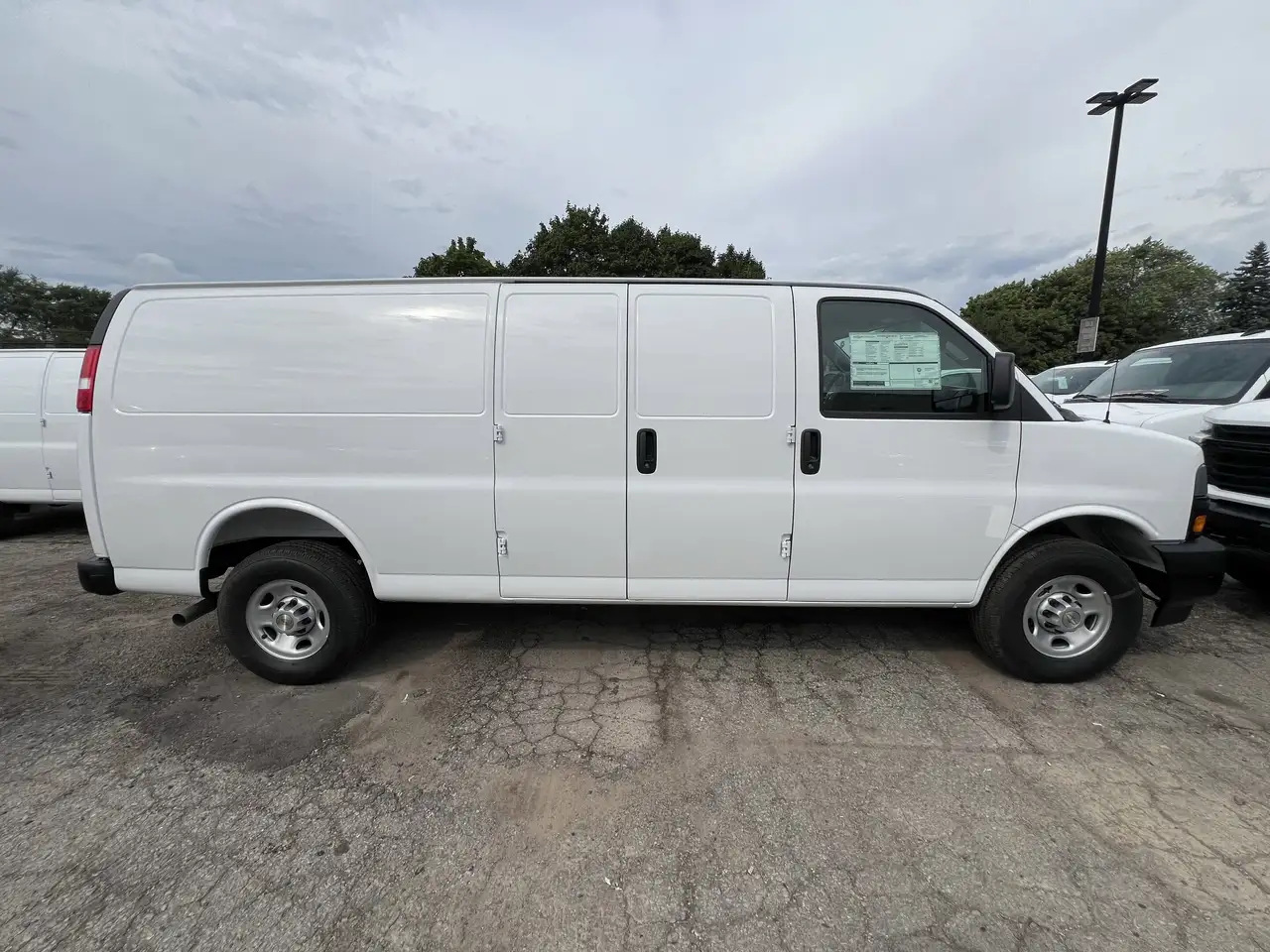 Chevrolet Express 2500 снимка Chevrolet Express 2500