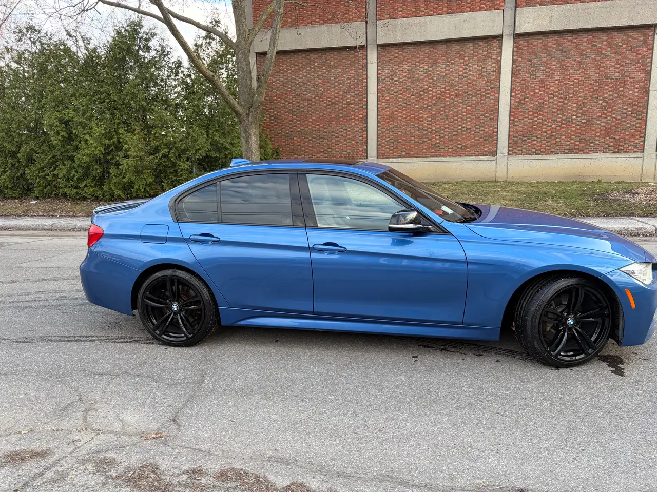 BMW 3 Series снимка BMW 3 Series