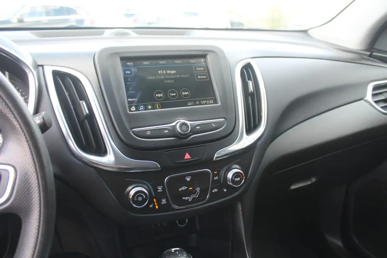 Chevrolet Equinox photo Chevrolet Equinox