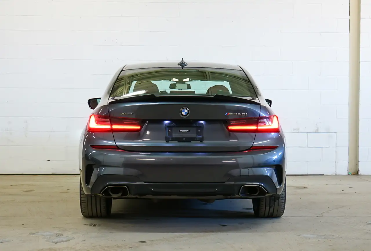 BMW 3 Series снимка BMW 3 Series
