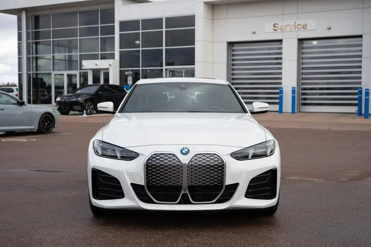 BMW i4 photo BMW i4