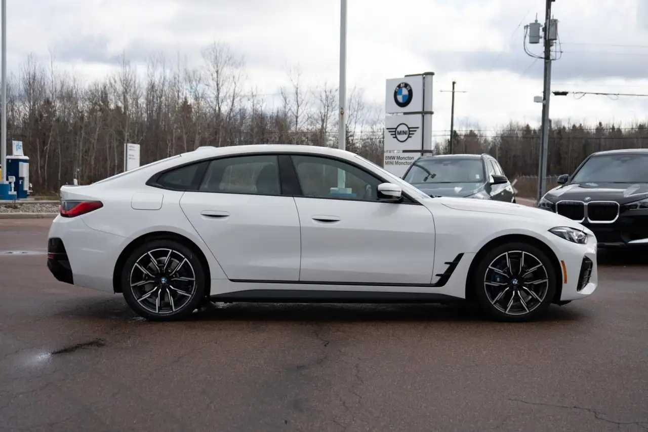 BMW i4 photo BMW i4