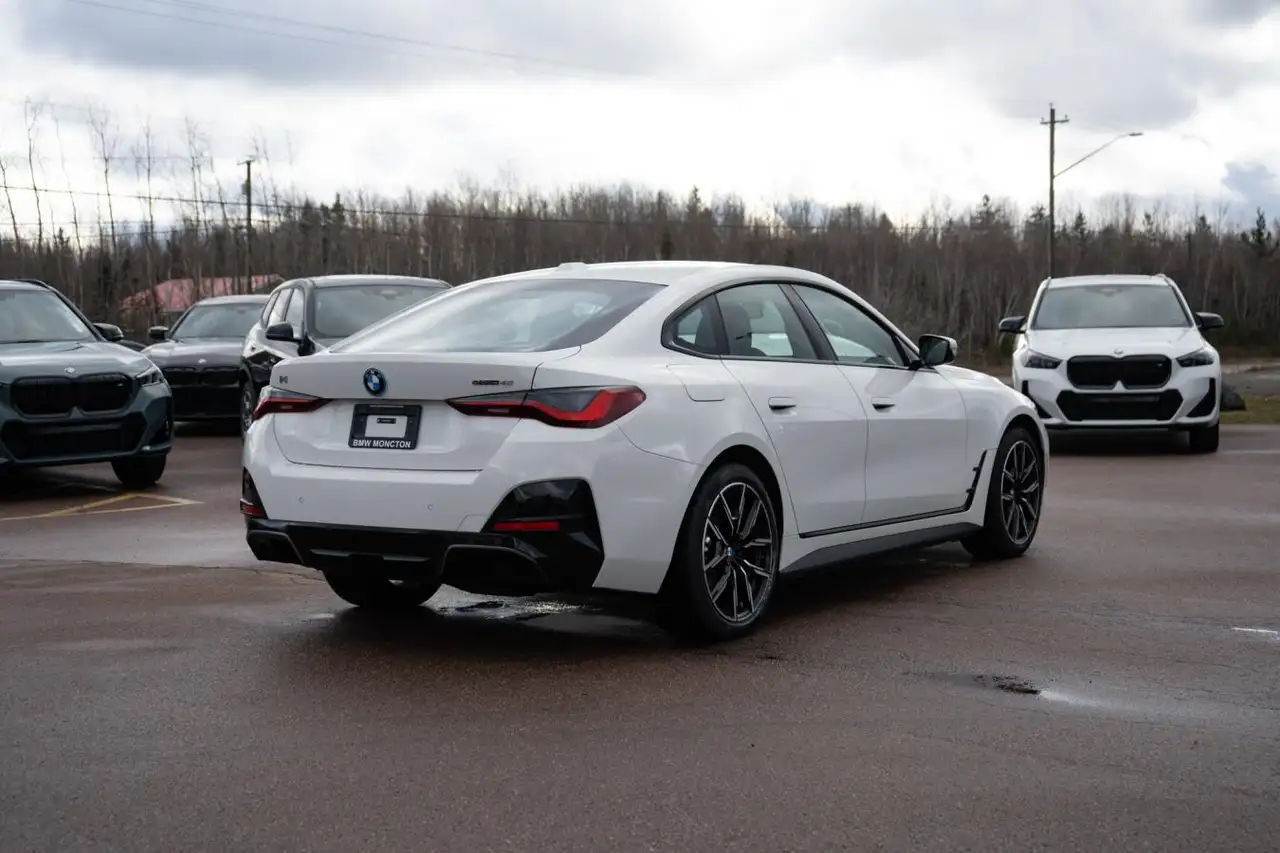 BMW i4 photo BMW i4