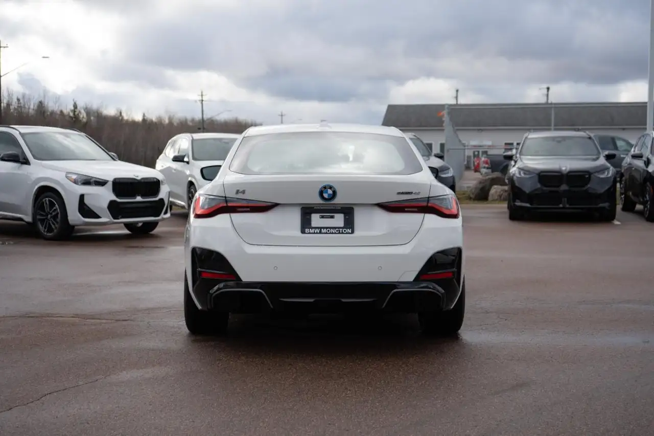 BMW i4 photo BMW i4