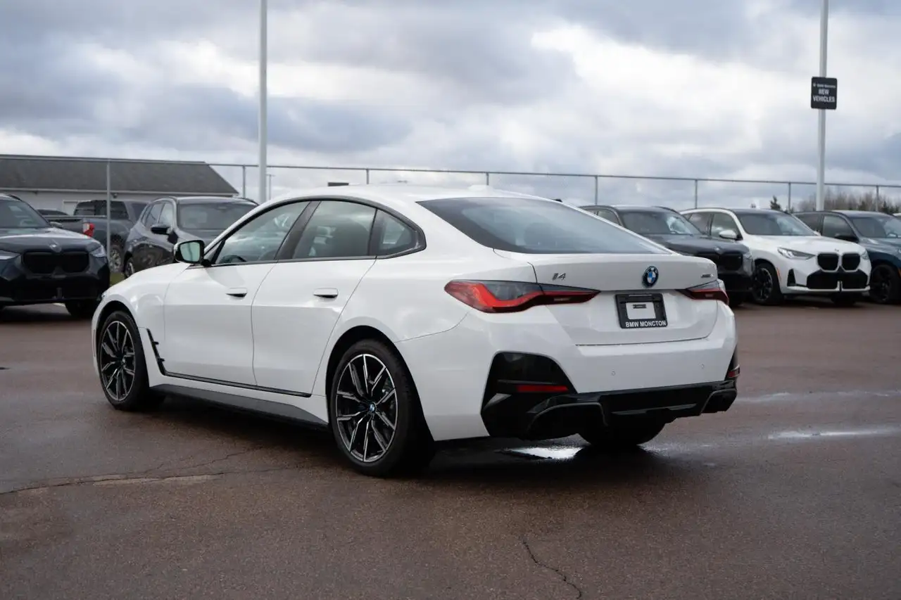 BMW i4 photo BMW i4