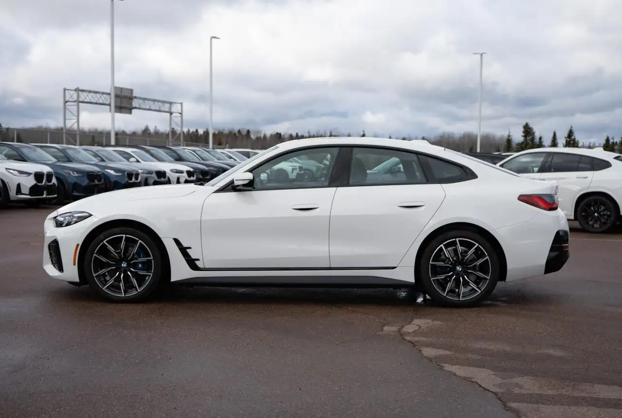 BMW i4 photo BMW i4