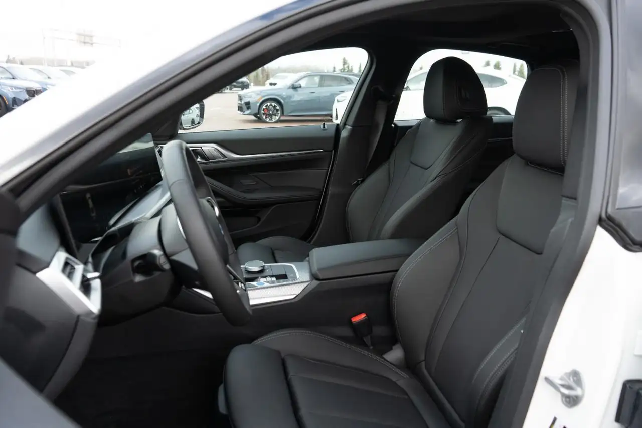 BMW i4 photo BMW i4